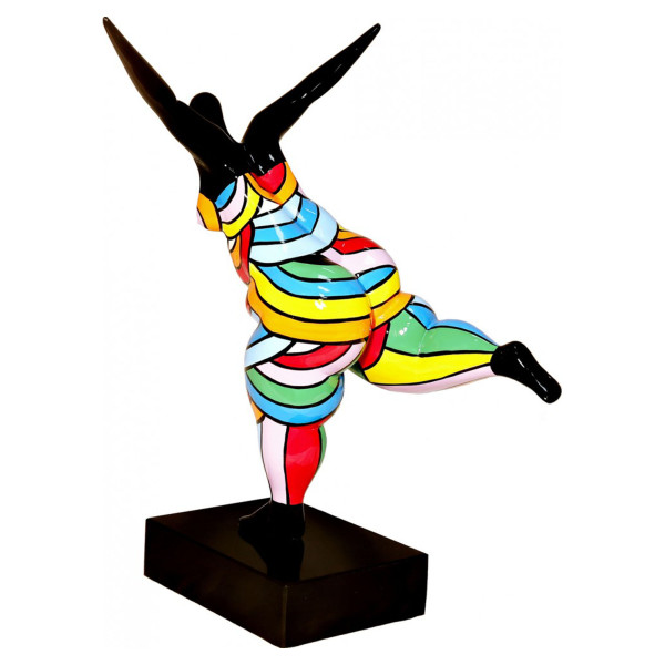Дъгова танцова скулптура