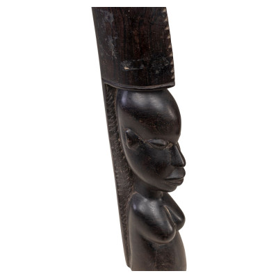 Ebenová masajská socha