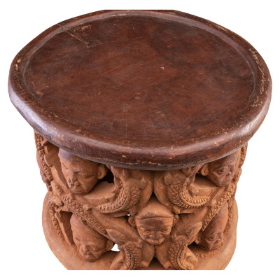 Figurální stolička Bamileke