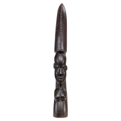 Eebenipuu Masai skulptuur