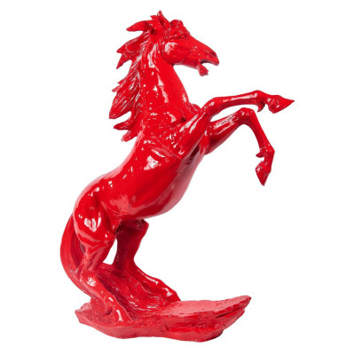 Escultura de caballo rojo