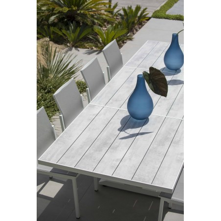 Amaka extendable garden table
