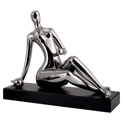 Sėdinčios moters šokėjos skulptūra