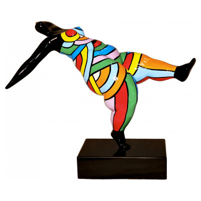 Escultura de dançarina arco-íris