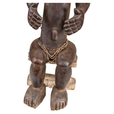Sculptura figurinei Attye